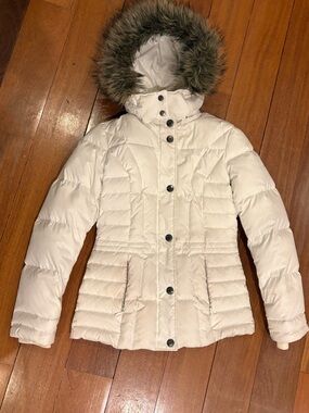 ESPRIT Women's White Quilted Ski Jacket with Faux Fur Hood, US Size 6